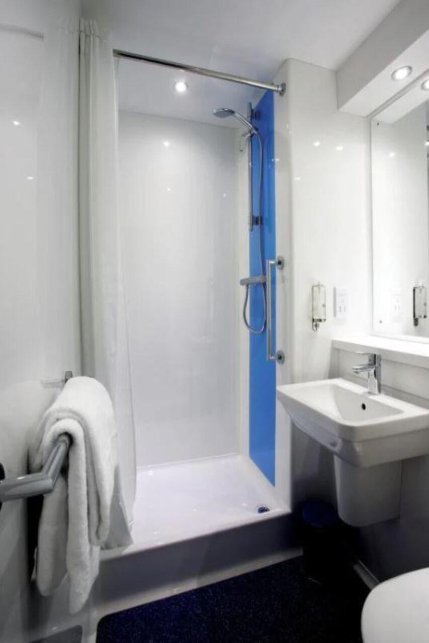 Travelodge Llanelli Cross Hands Eksteriør billede